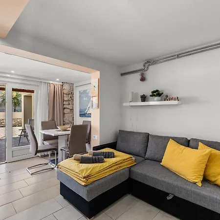 App Sandro With Common Pool 4* Пореч