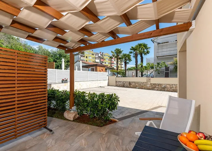 App Sandro With Common Pool Casa de hóspedes Poreč