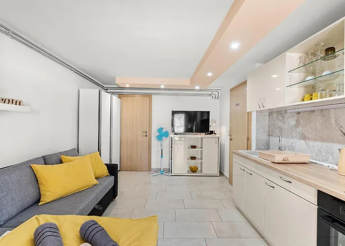 App Sandro With Common Pool Пореч