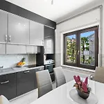 App Sandro With Common Pool