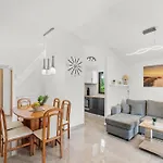 Guest house App Sandro With Common Pool 3*