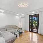 App Sandro With Common Pool