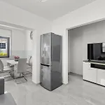 App Sandro With Common Pool Guest house