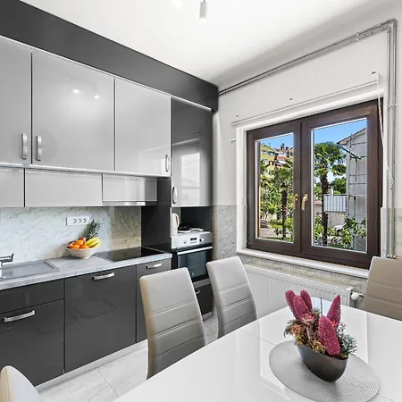 App Sandro With Common Pool