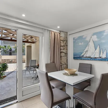 بيت ضيافة App Sandro With Common Pool