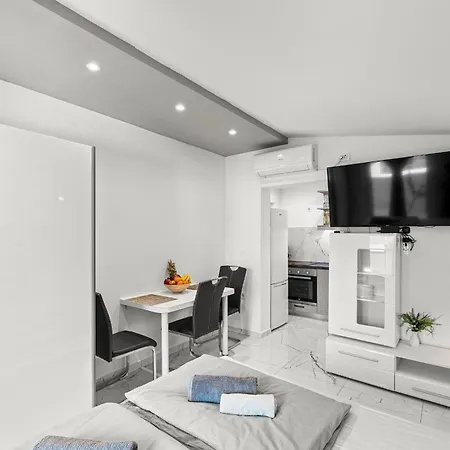 App Sandro With Common Pool بيت ضيافة