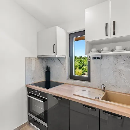 بيت ضيافة App Sandro With Common Pool