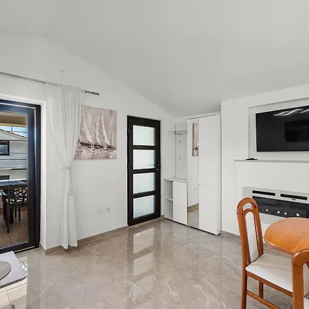 App Sandro With Common Pool Guest house 3*
