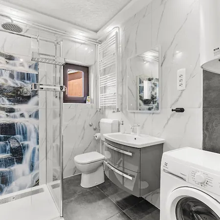 App Sandro With Common Pool Gasthof Poreč