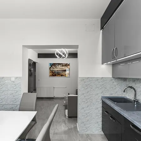 App Sandro With Common Pool 4*