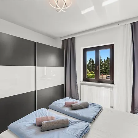 بيت ضيافة App Sandro With Common Pool 4*