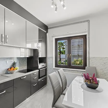 App Sandro With Common Pool 4*