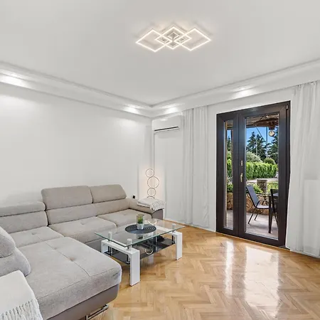 App Sandro With Common Pool