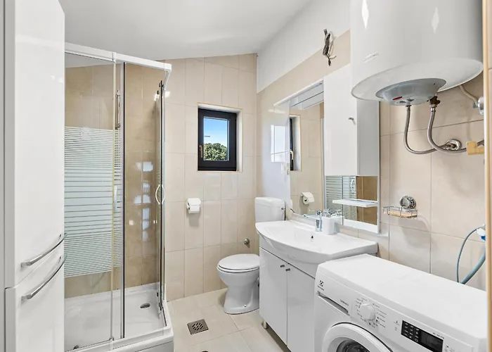 Πανσιόν App Sandro With Common Pool 4*