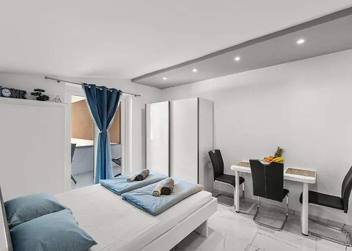 Guest house App Sandro With Common Pool Porec