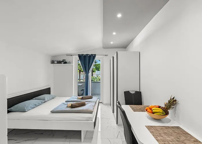 Guest house App Sandro With Common Pool 4*