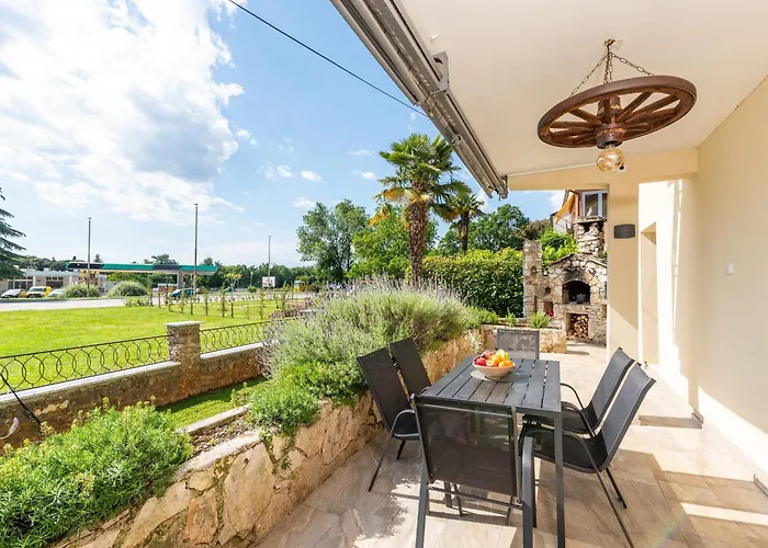 App Sandro With Common Pool Πόρετς