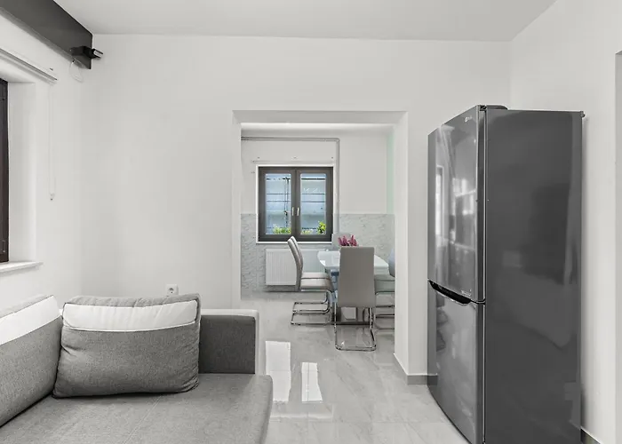 Guest house App Sandro With Common Pool Porec