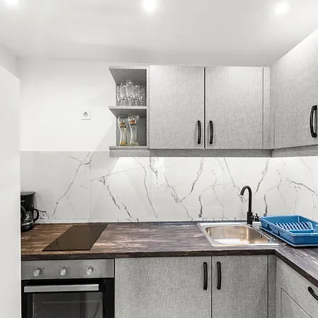 App Sandro With Common Pool Affittacamere