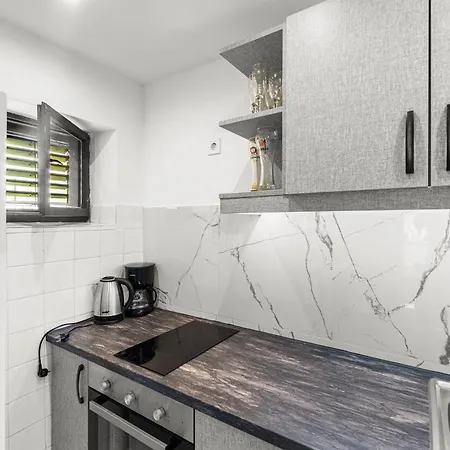 App Sandro With Common Pool 4* Porec