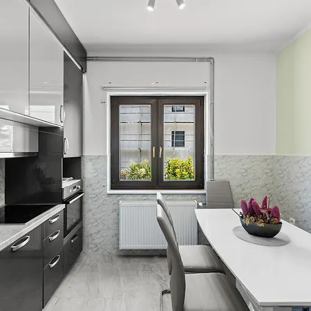 App Sandro With Common Pool