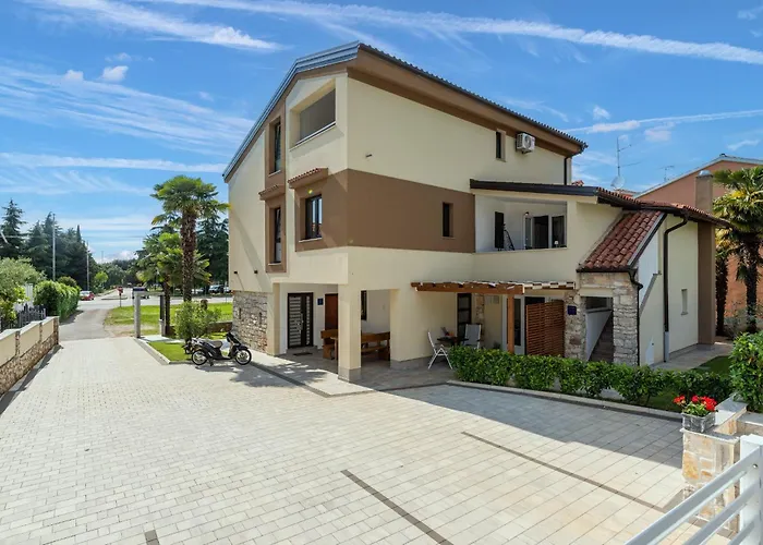 Vendégház App Sandro With Common Pool