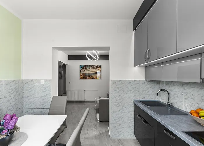 App Sandro With Common Pool 4*